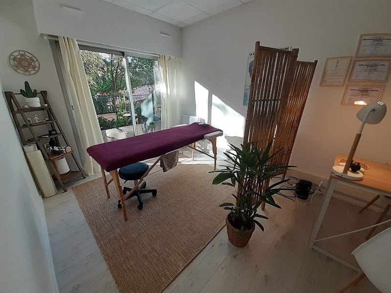 Delphine Goriau - Réflexologies plantaire , dorsale - Drainage lymphatique manuel- soins énergétiques- Massages