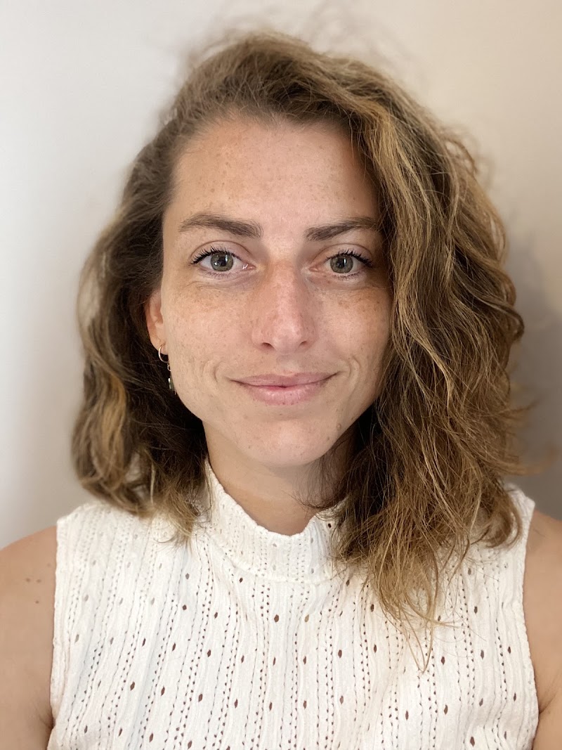 Laura LEGENDRE : Rééducation du périnée, abdominale, femme enceinte, douleurs pelviennes. Drainage lymphatique Renata França.