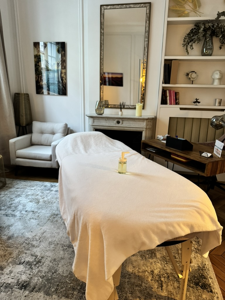 Leslie Bury - Drainage Renata França, post-opératoire & massage visage I Paris 16 et domicile